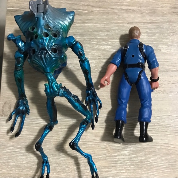 Independence Day ID4 Thomas Whitmore + Alien Sci Officer Trendmasters 1996 Toys - Picture 2 of 3